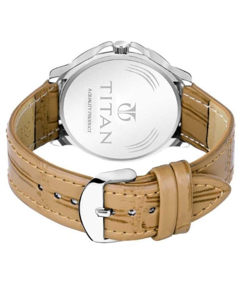 Stylish analog watch with unique design βπΌ