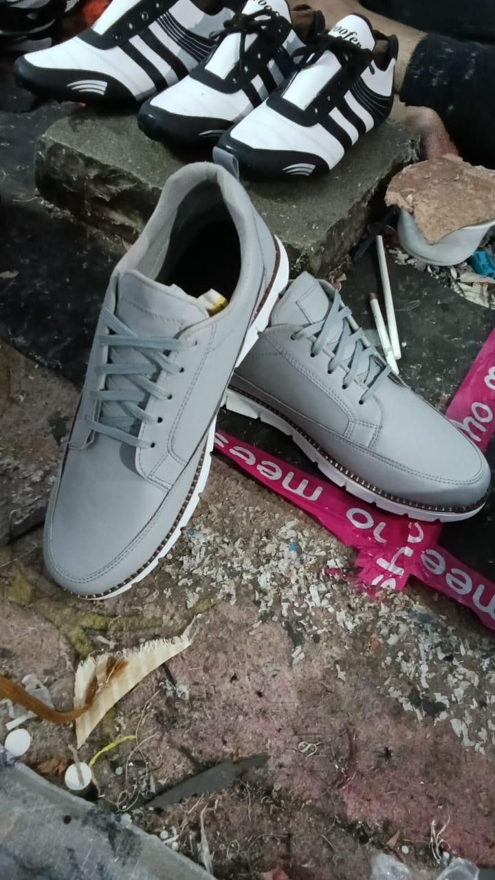🖤 Ultra-Comfort Men’s Sneakers 👟 | Soft Sole, Sleek Style!