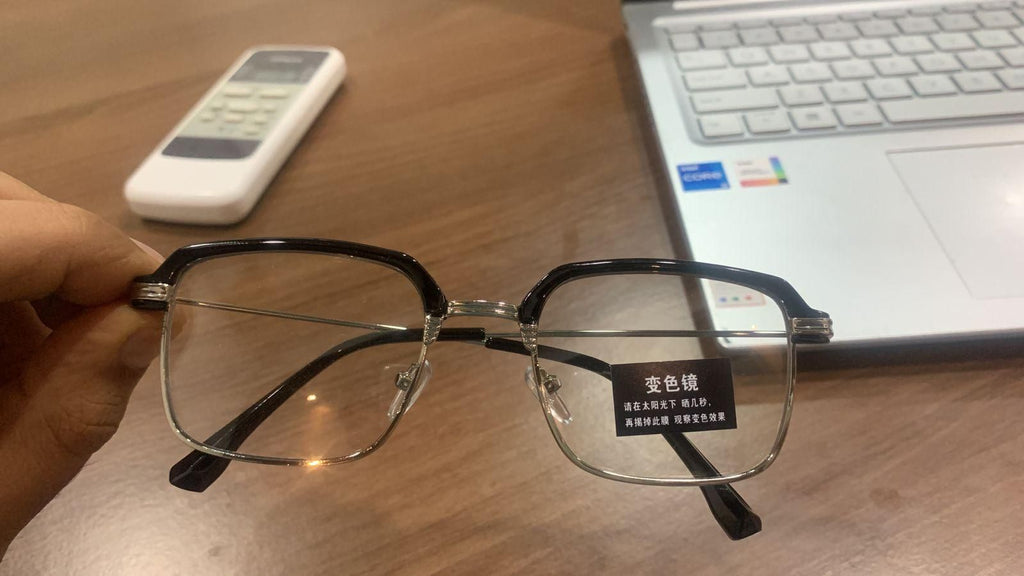 🔆 Adaptive Fashion Eyeglasses 🕶️ | UV Protection + Sleek Design